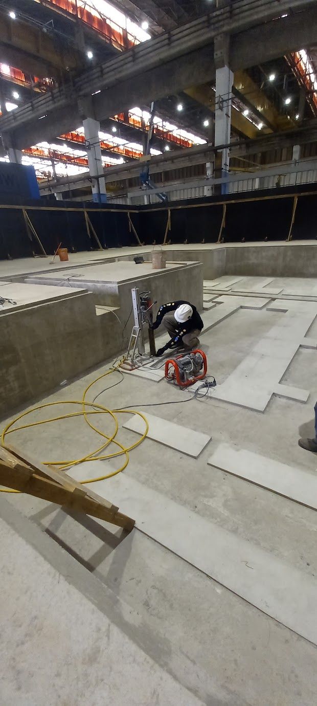 Equipamento de perfuração em concreto