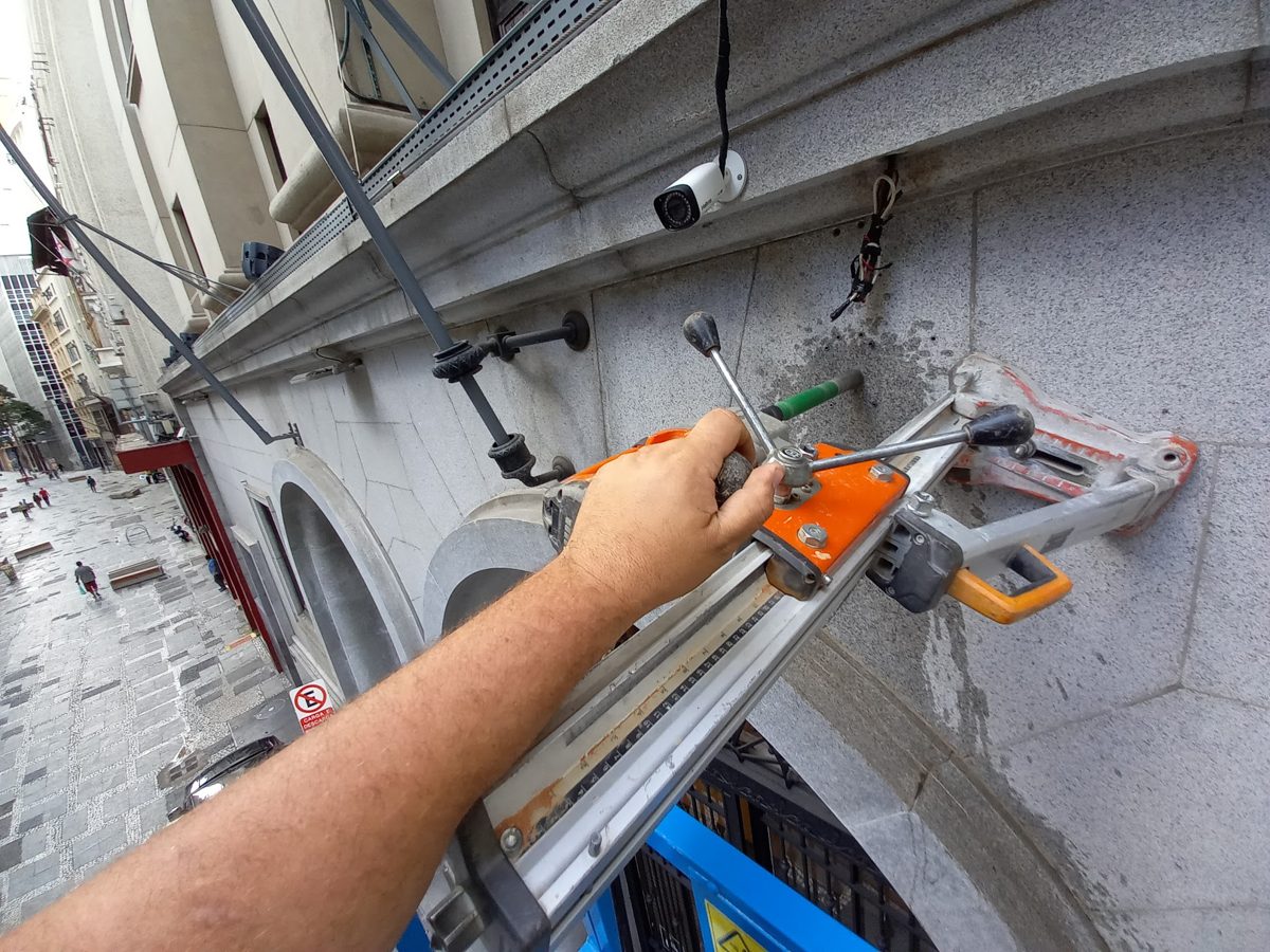 Corte técnico em concreto com serra de parede — Rei dos Furos